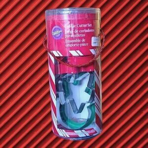 COOKIE CUTTERS Set of 10 WILTON RED METAL  Tube